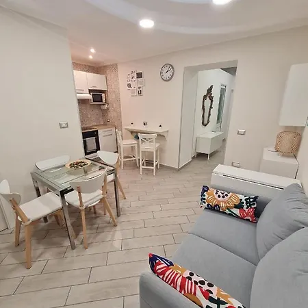 Palizzi's Behind Plebiscite Square Apartment Naples